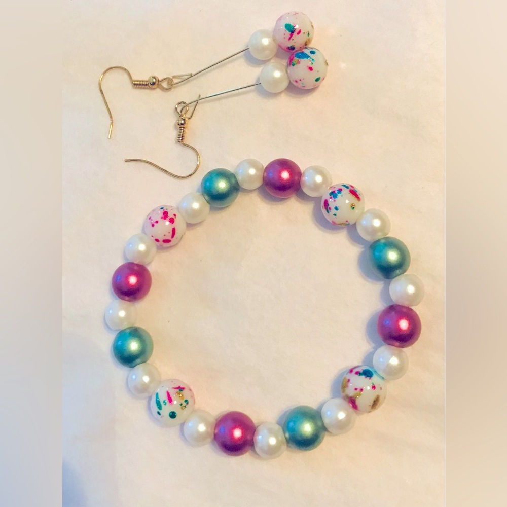 MULTI COLORED BRACELET AND EARRINGS SET